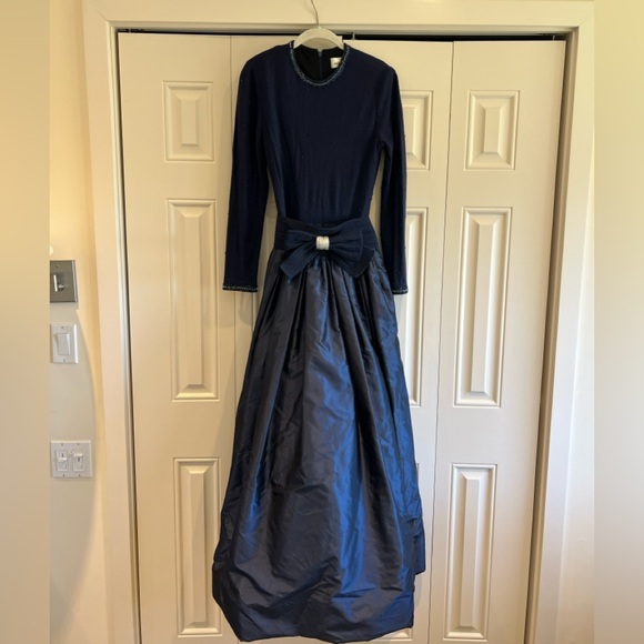 Pierre Balmain Paris Gown - Picture 2 of 11